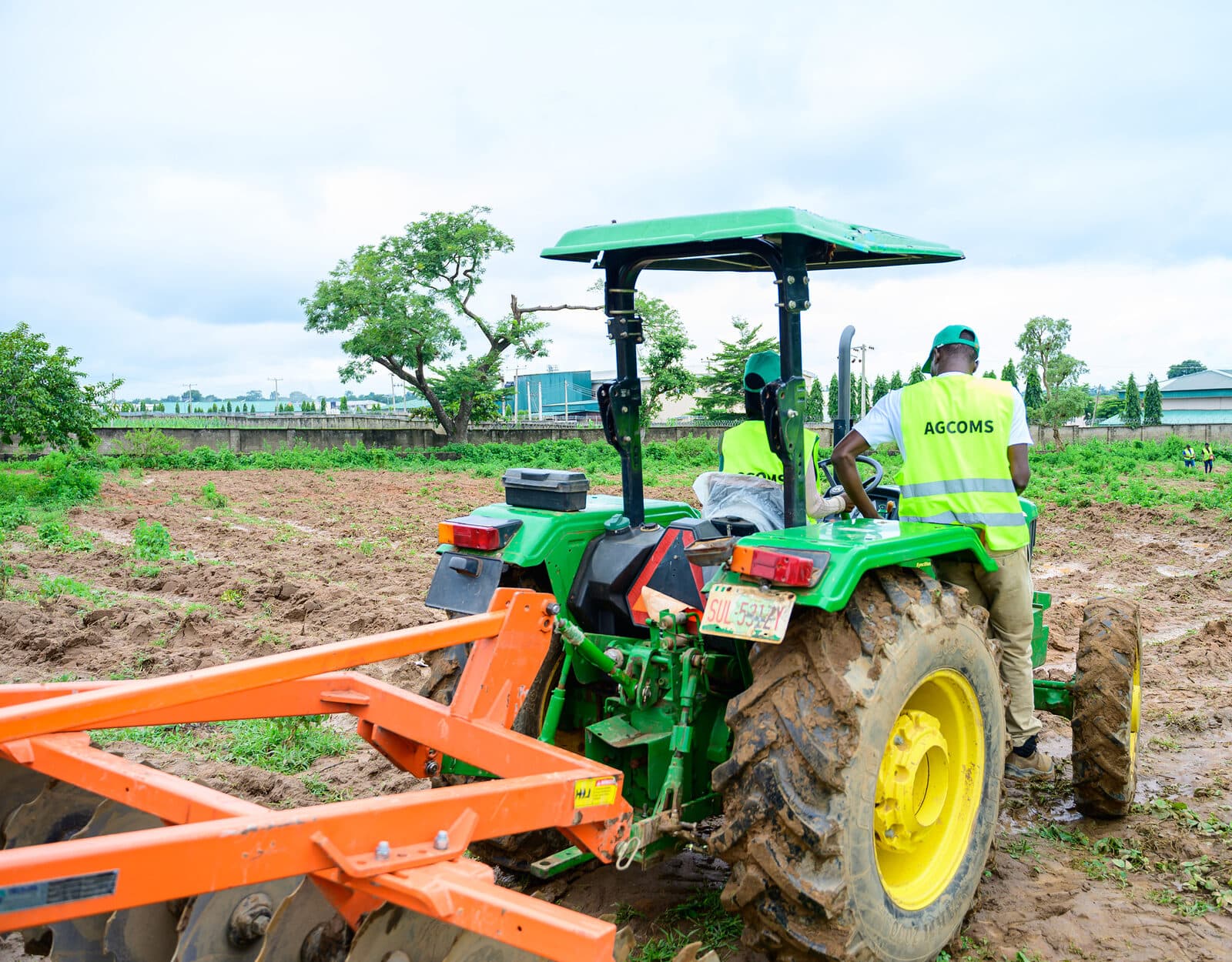On the disc harrow, wet ground